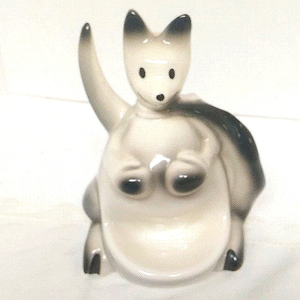 Midcentury White Boxing Kangaroo dresser caddy PULP FICTION 🐉